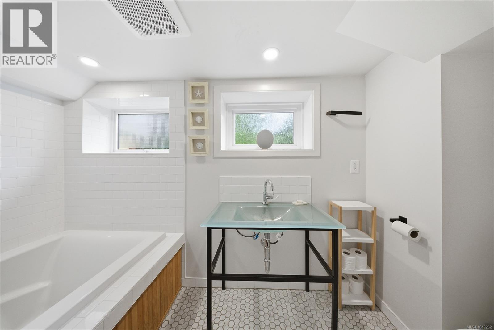 3130 Kingsley St - 24