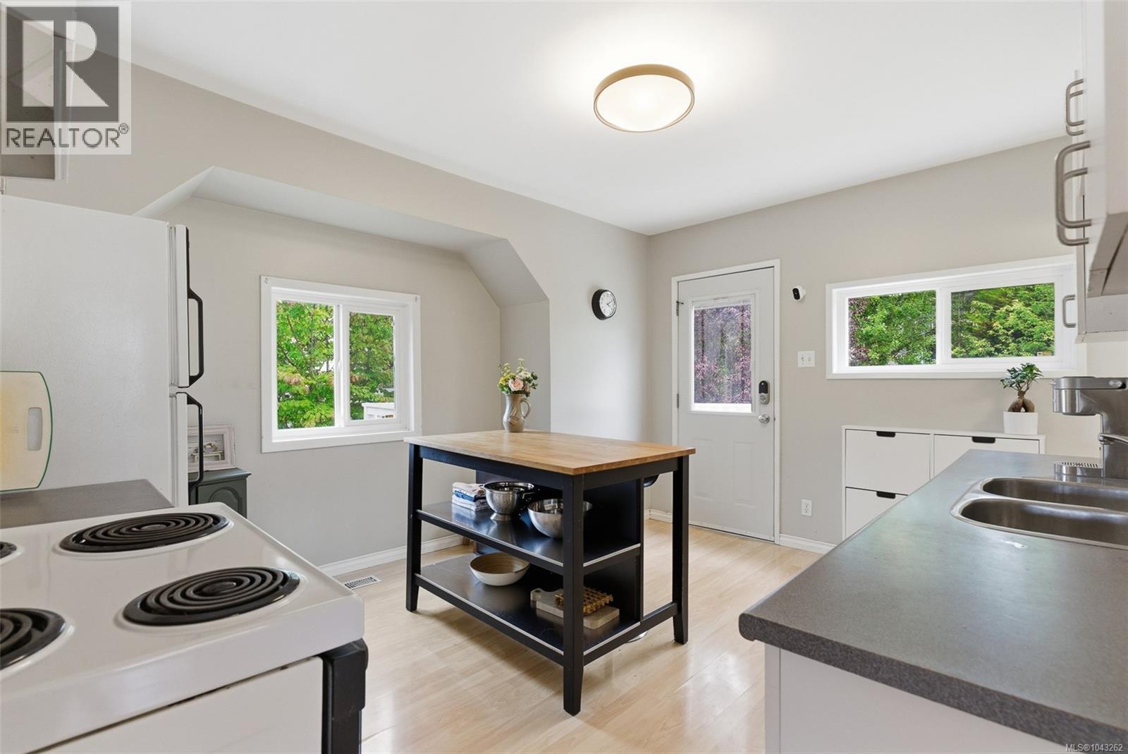 3130 Kingsley St - 9