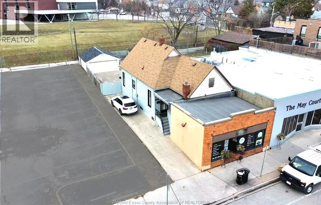 1116 WYANDOTTE East - 1