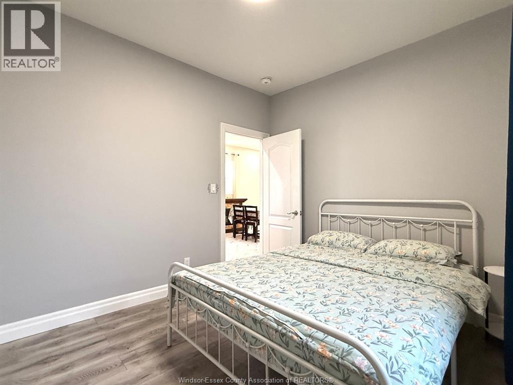 1116 WYANDOTTE East - 12
