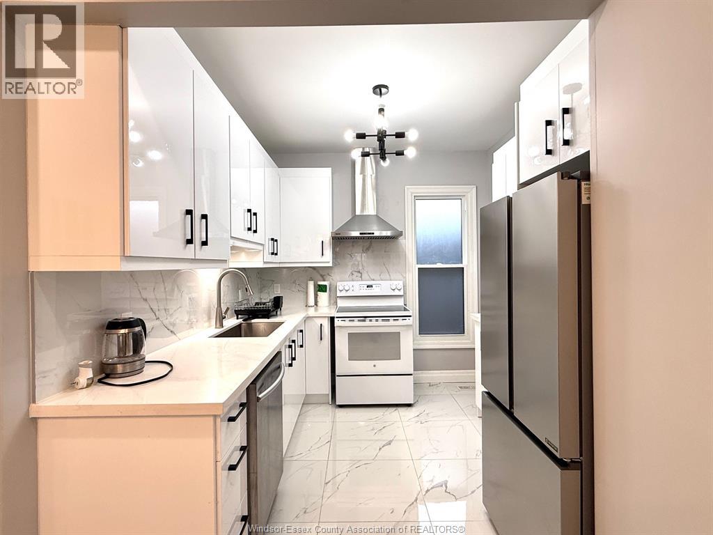 1116 WYANDOTTE East - 13