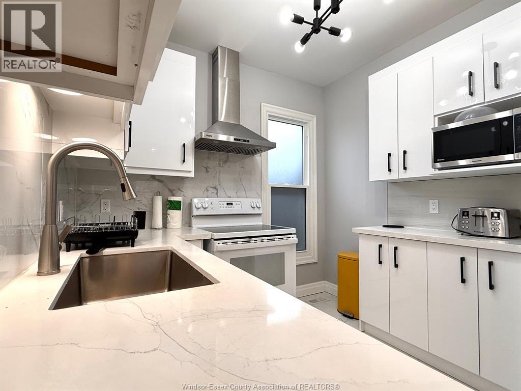 1116 WYANDOTTE East - 14
