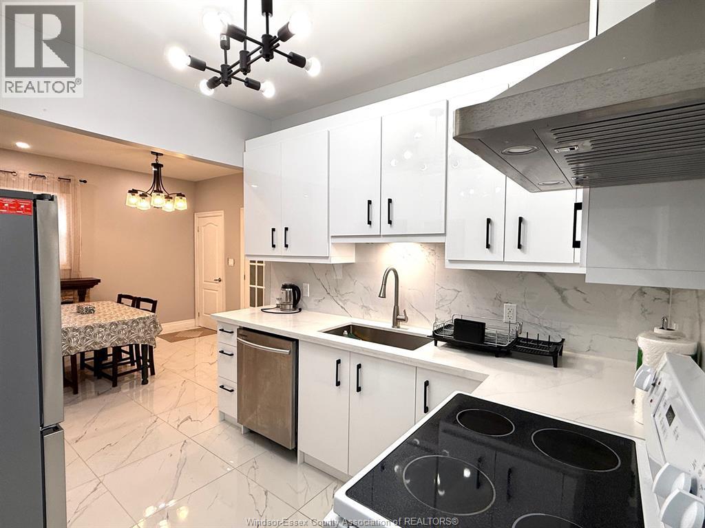 1116 WYANDOTTE East - 16