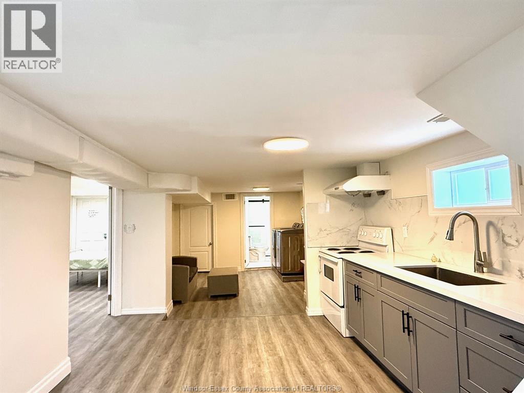 1116 WYANDOTTE East - 23
