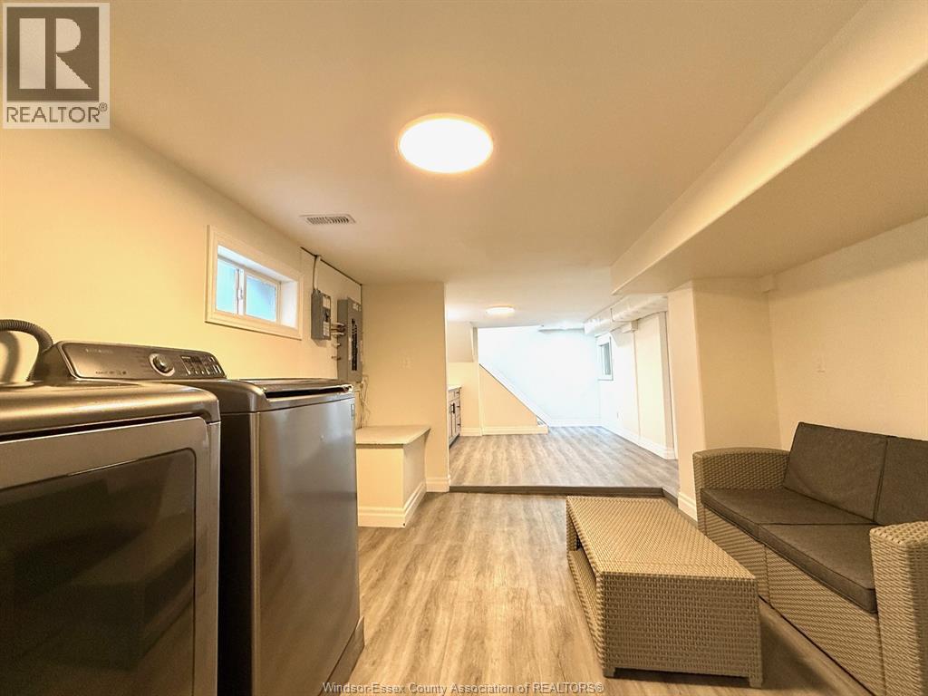 1116 WYANDOTTE East - 24