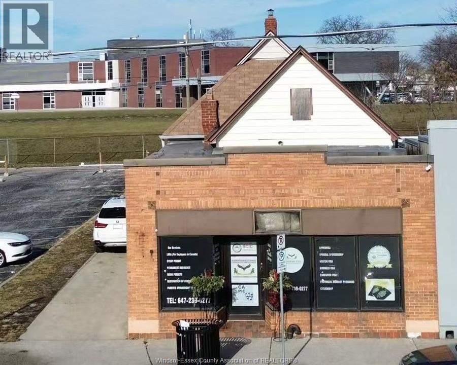 1116 WYANDOTTE East - 34