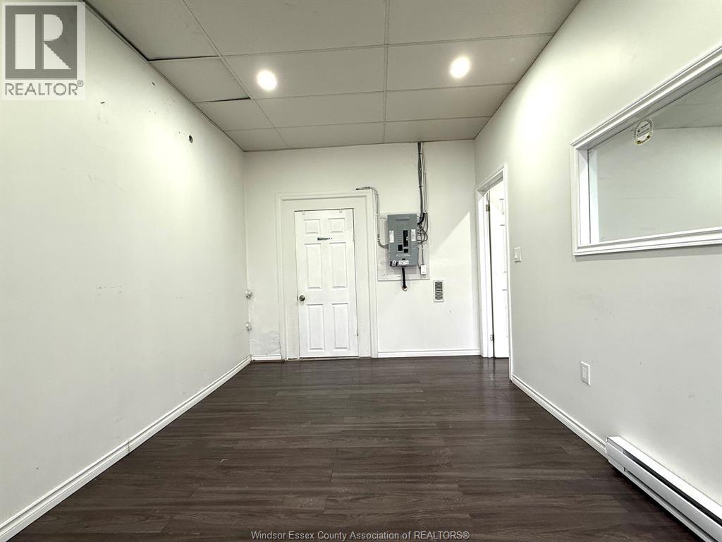 1116 WYANDOTTE East - 35