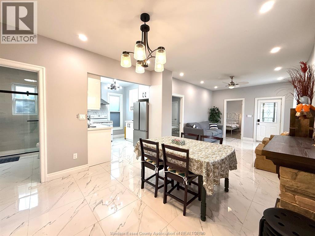 1116 WYANDOTTE East - 5