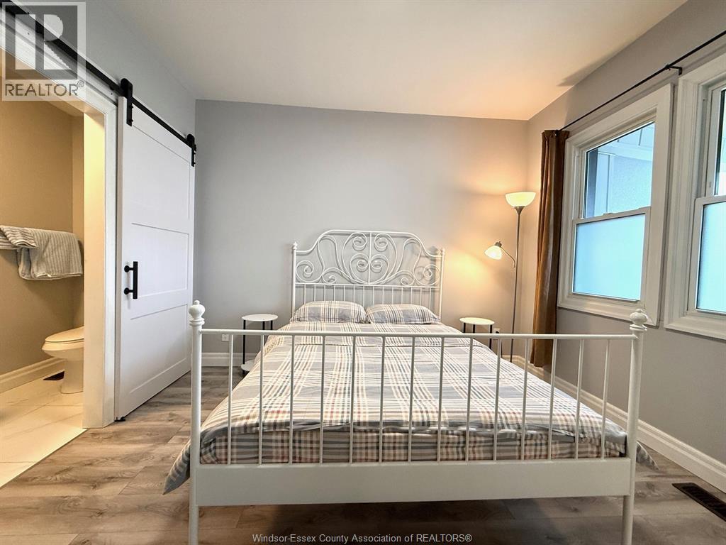 1116 WYANDOTTE East - 6