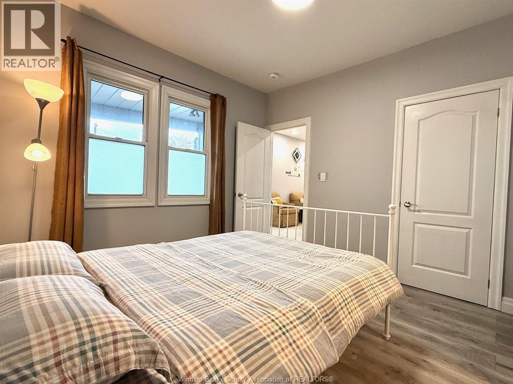 1116 WYANDOTTE East - 9