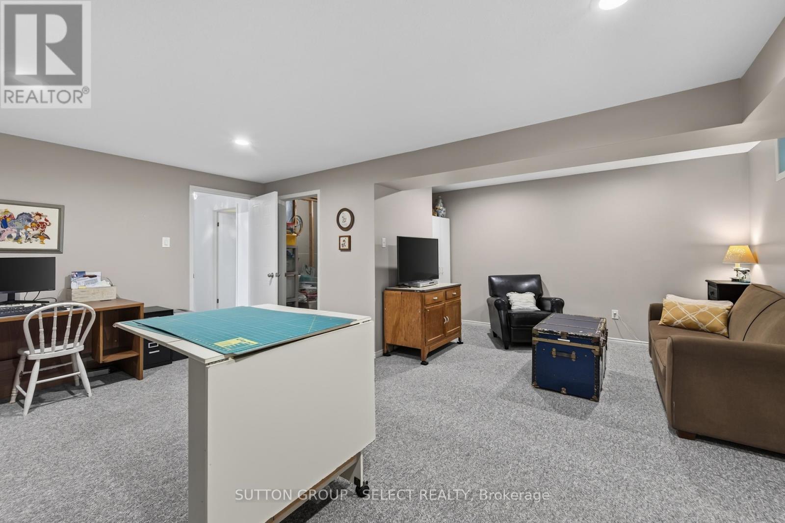 #43 99 EDGEVALLEY ROAD - 23