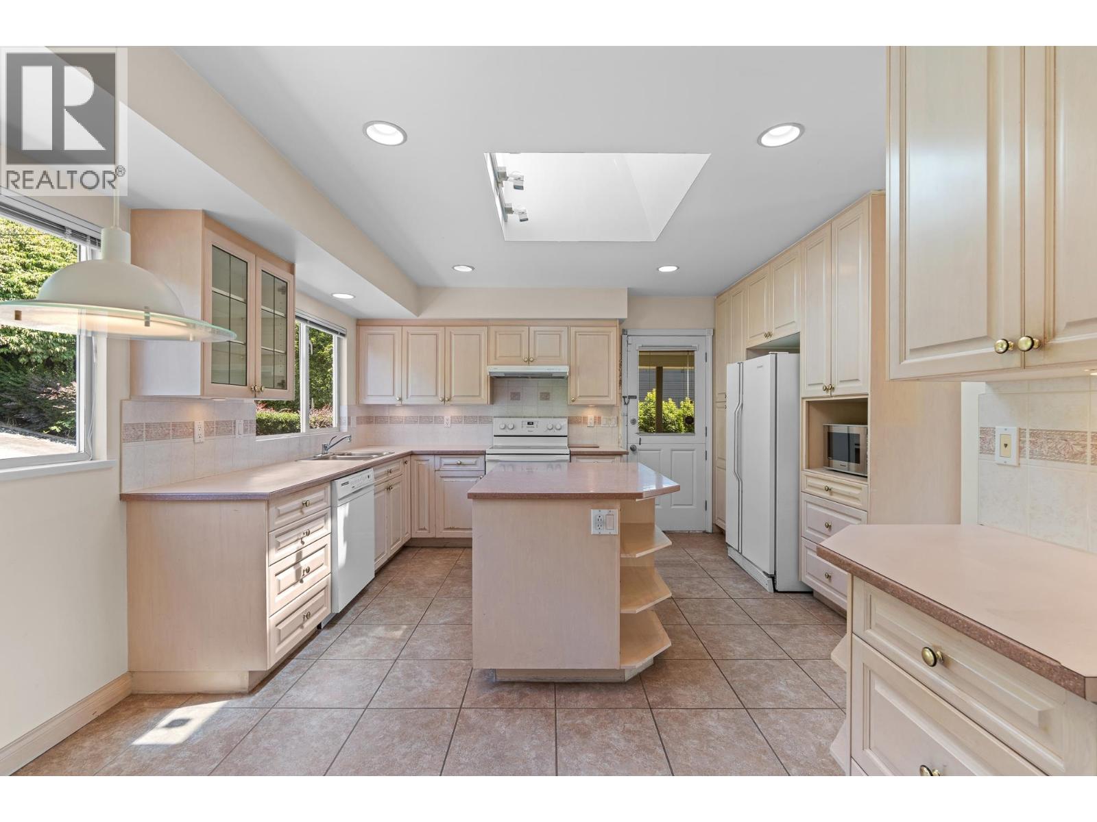1850 ROSEBERY AVENUE, West Vancouver