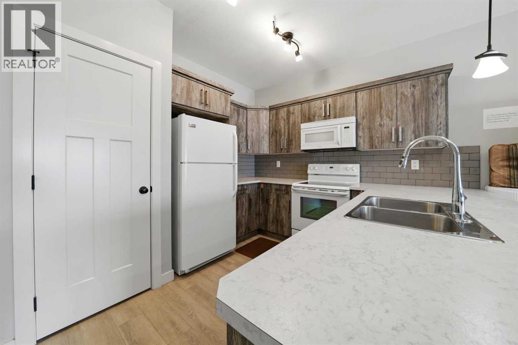A & B, 58 Valmont Street - 4