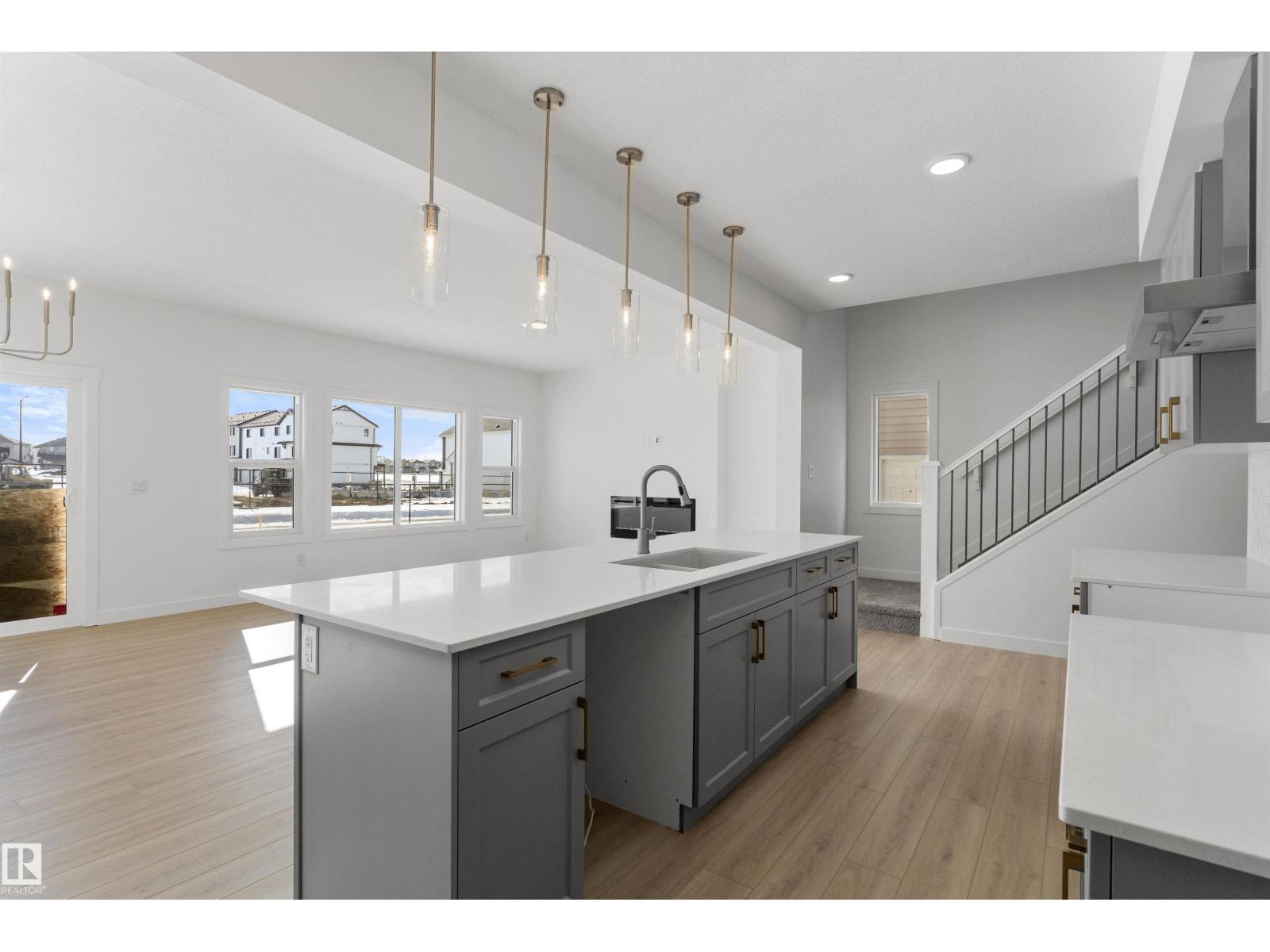 939 18 AV NW - 9
