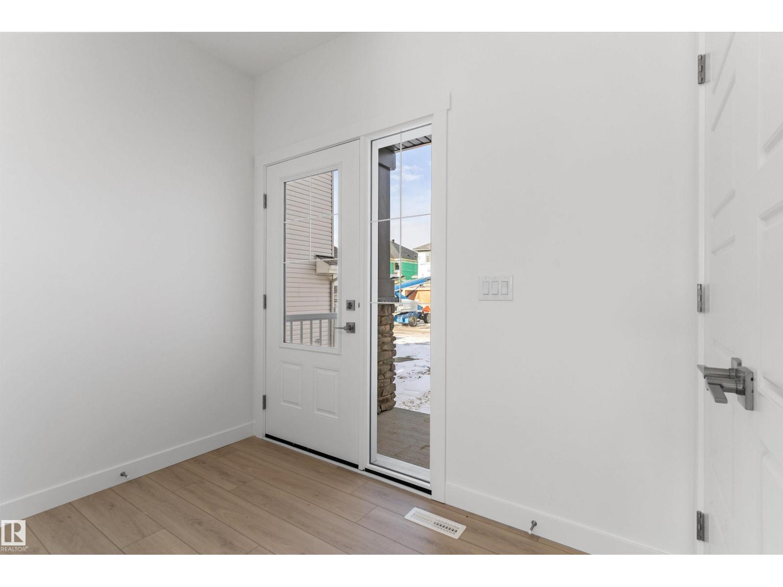 939 18 AV NW - 3