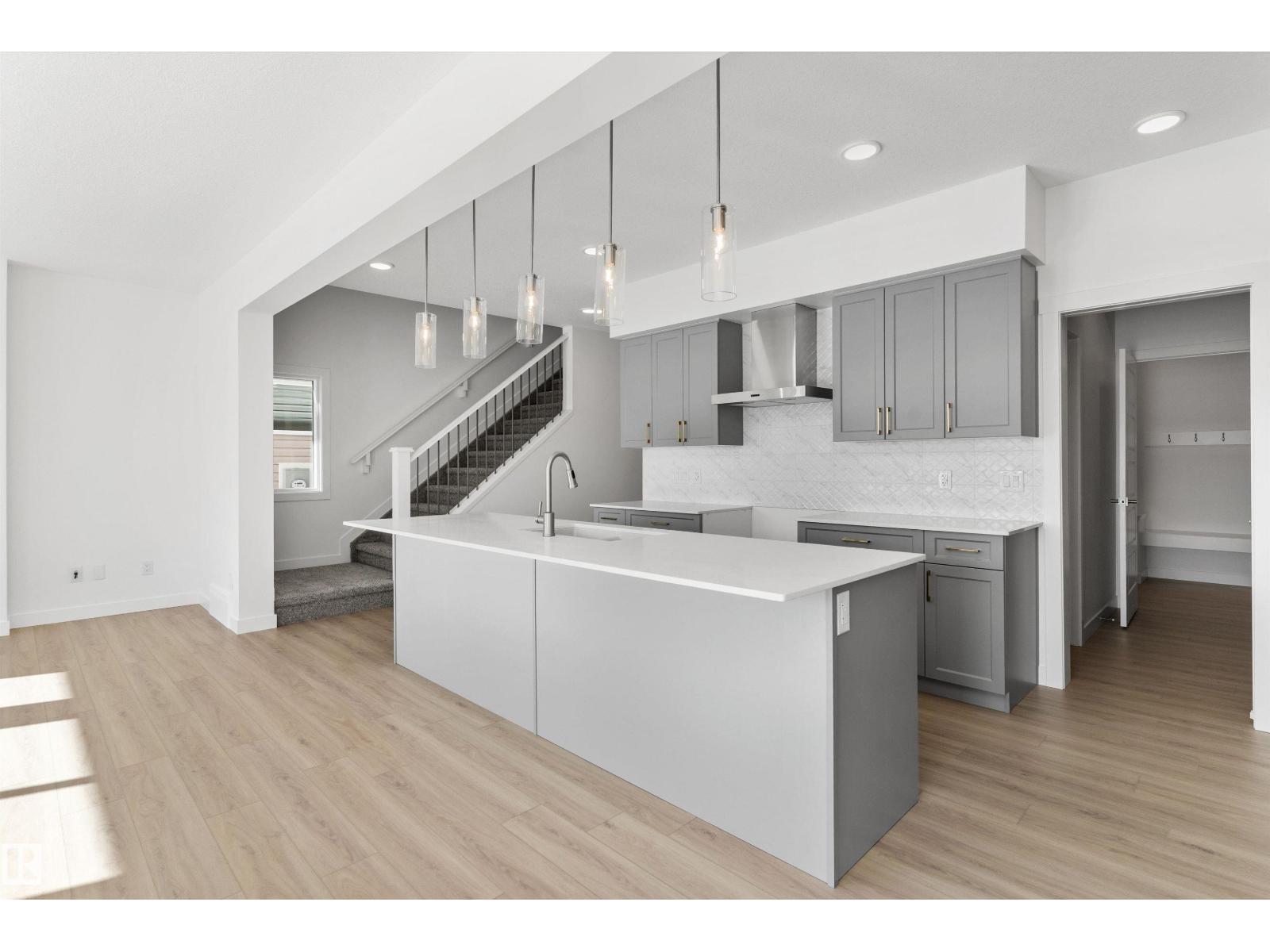 939 18 AV NW - 10