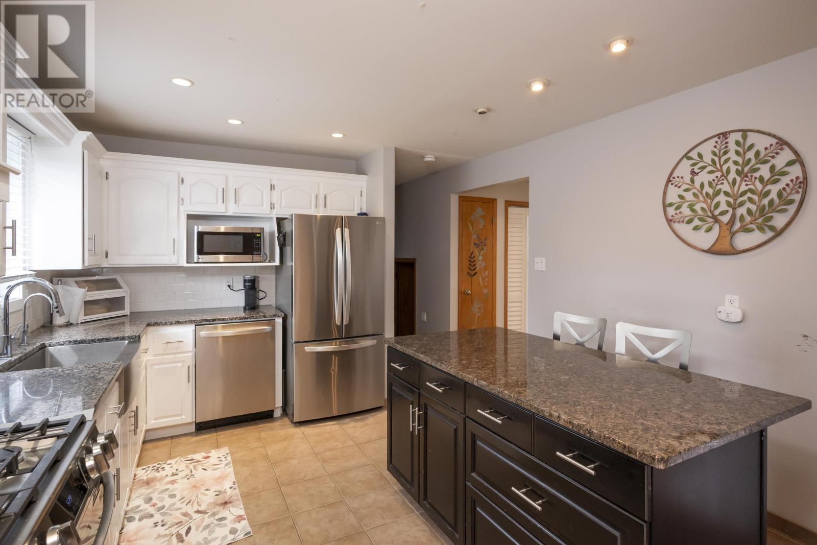 192 RIVIERA DR - 11