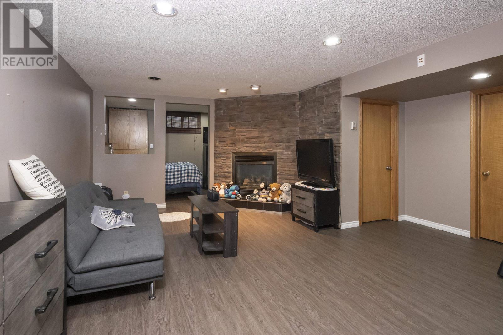 192 RIVIERA DR - 26