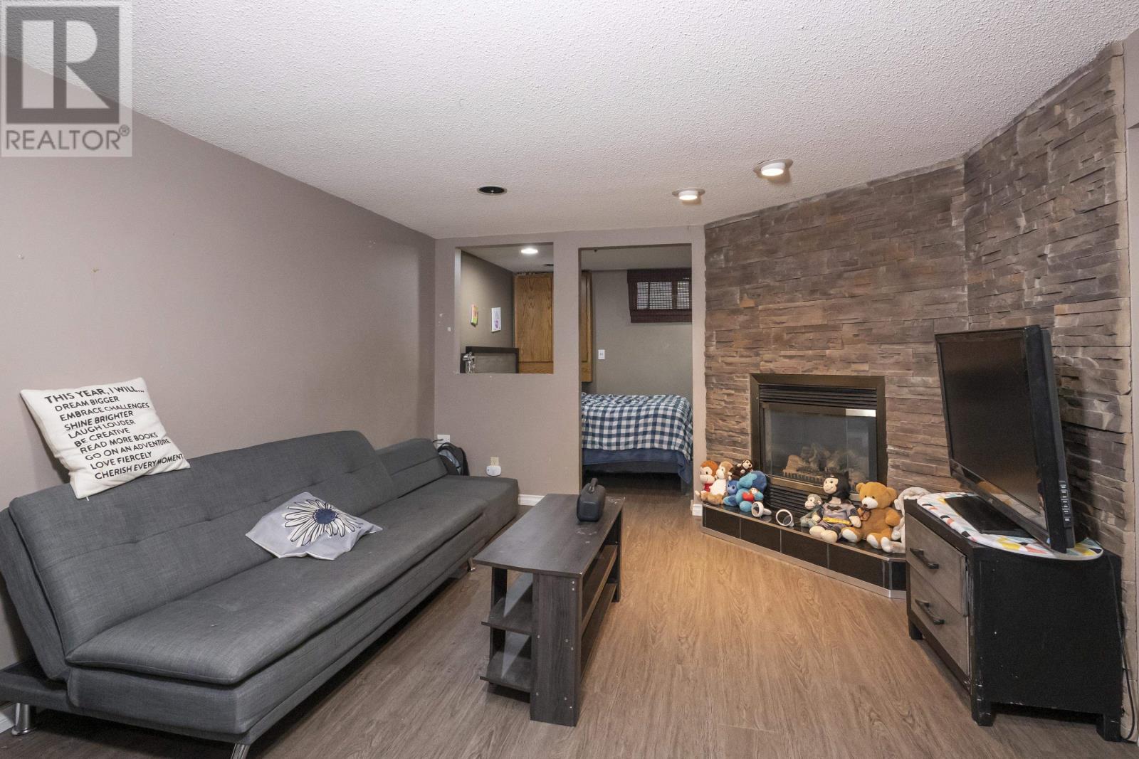 192 RIVIERA DR - 31