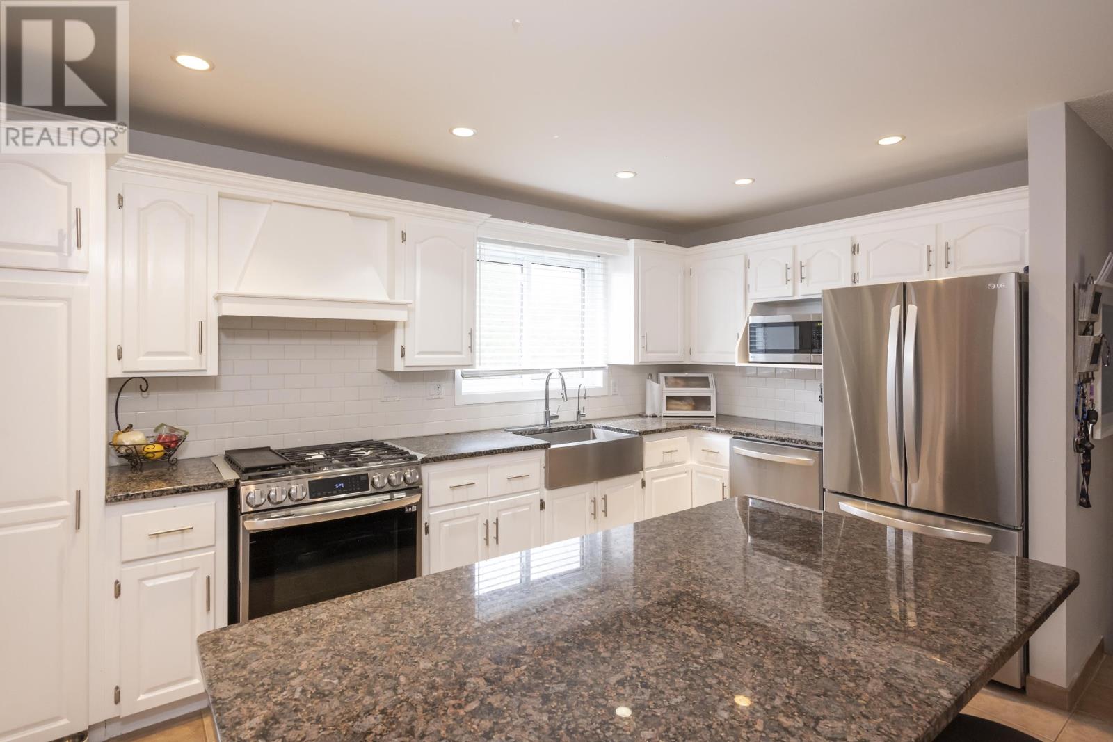 192 RIVIERA DR - 9