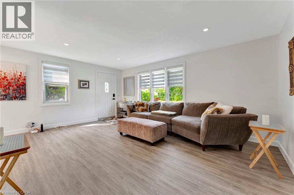 275 TALBOT Street N - 12