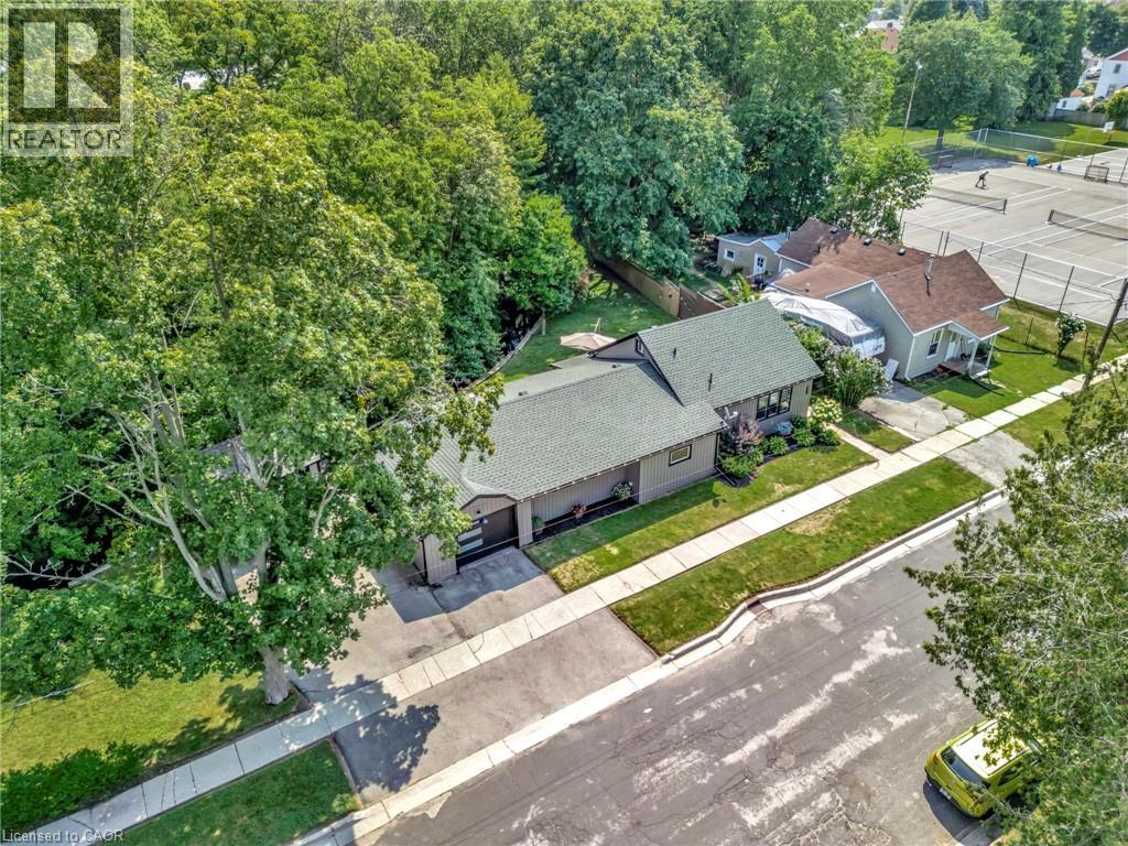 275 TALBOT Street N - 4
