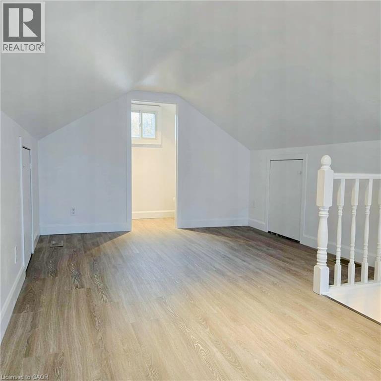 275 TALBOT Street N - 16
