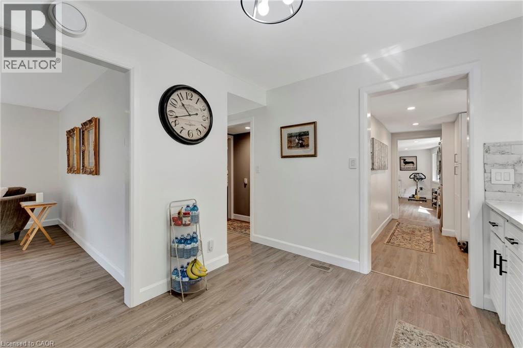 275 TALBOT Street N - 19