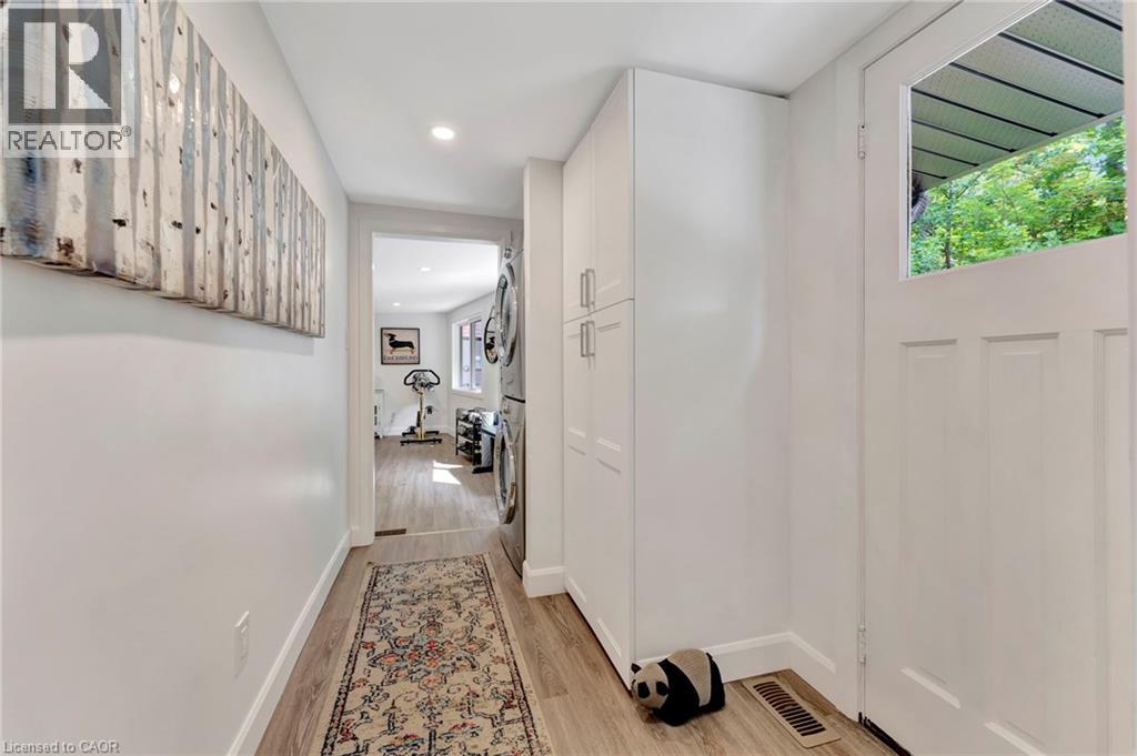 275 TALBOT Street N - 27