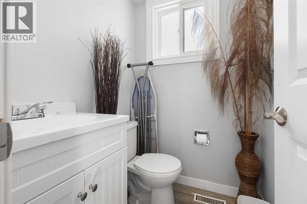 252 Templeview Way NE - 10