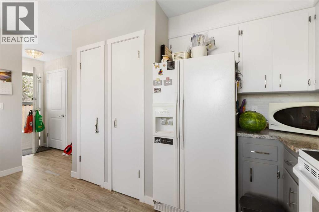 252 Templeview Way NE - 9