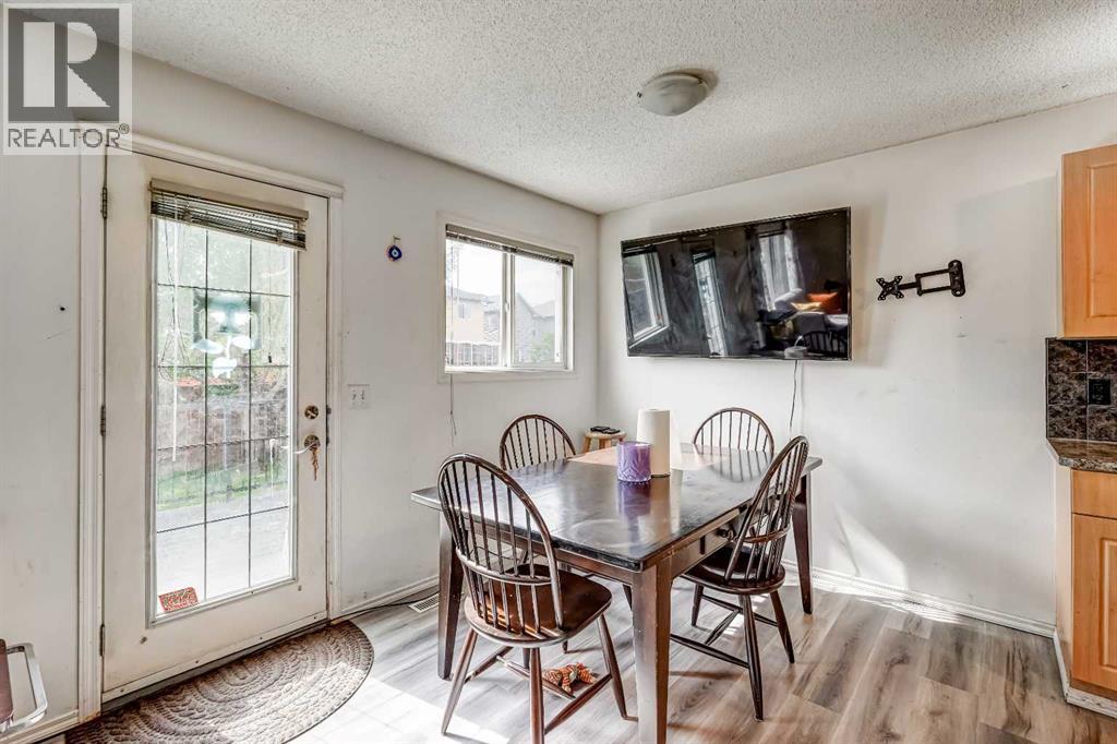 84 Saddletree Close NE - 13