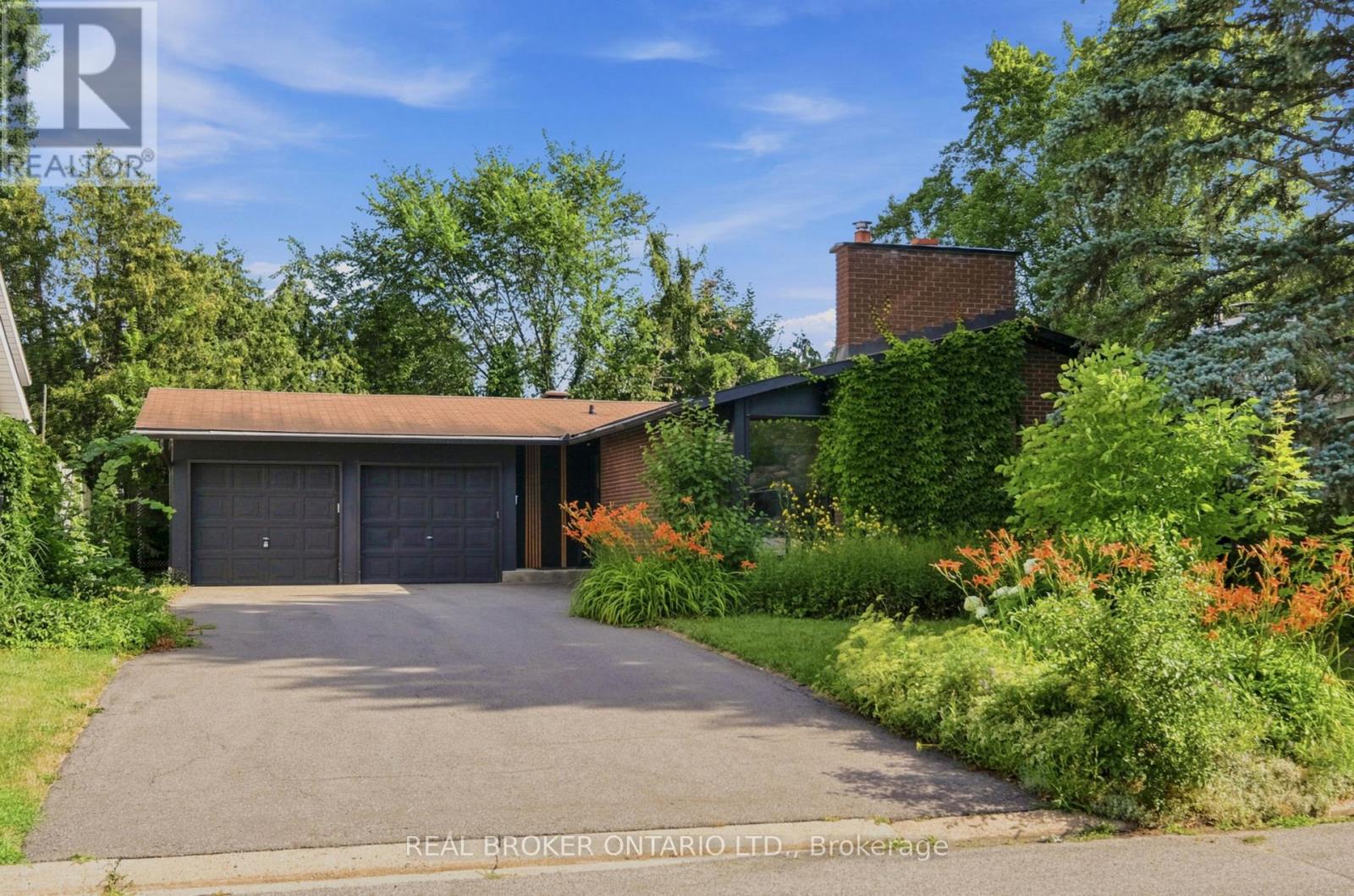 2021 WOODGLEN CRESCENT - 1