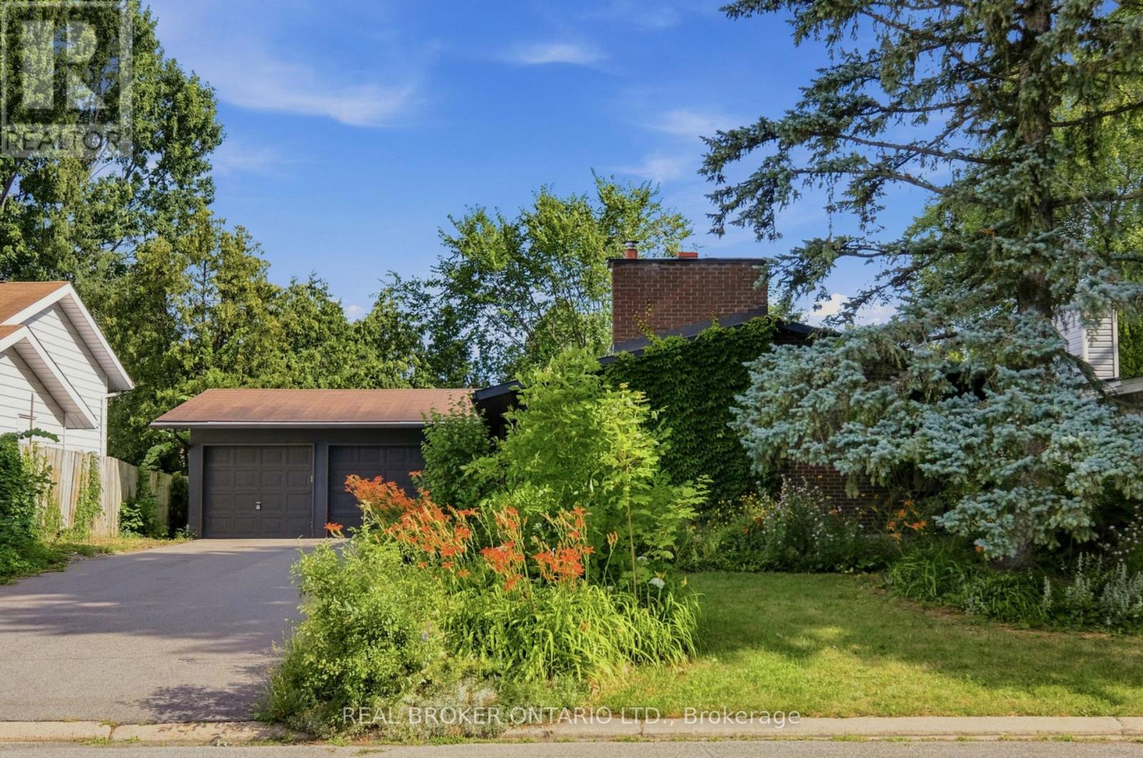 2021 WOODGLEN CRESCENT - 2
