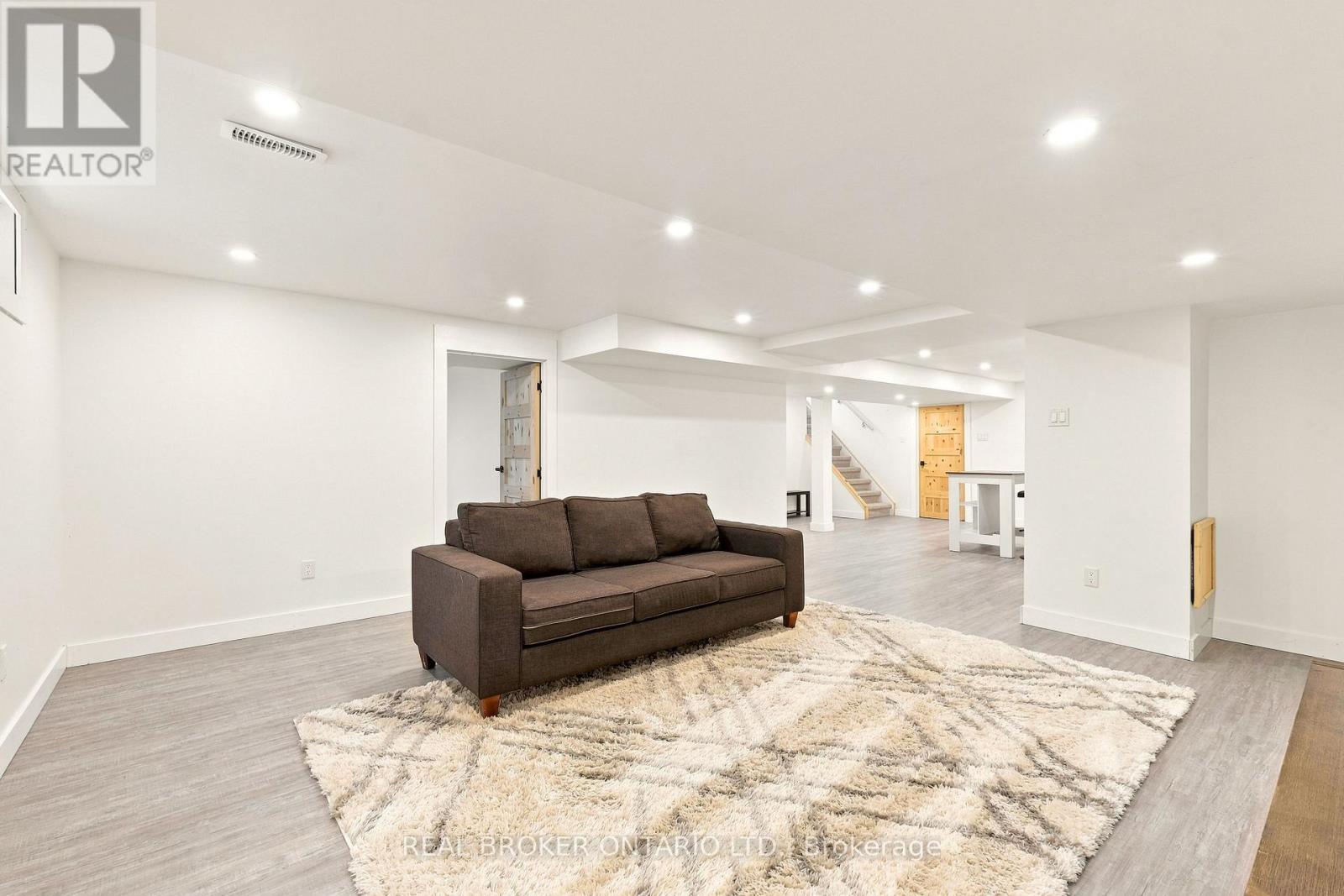 2021 WOODGLEN CRESCENT - 22