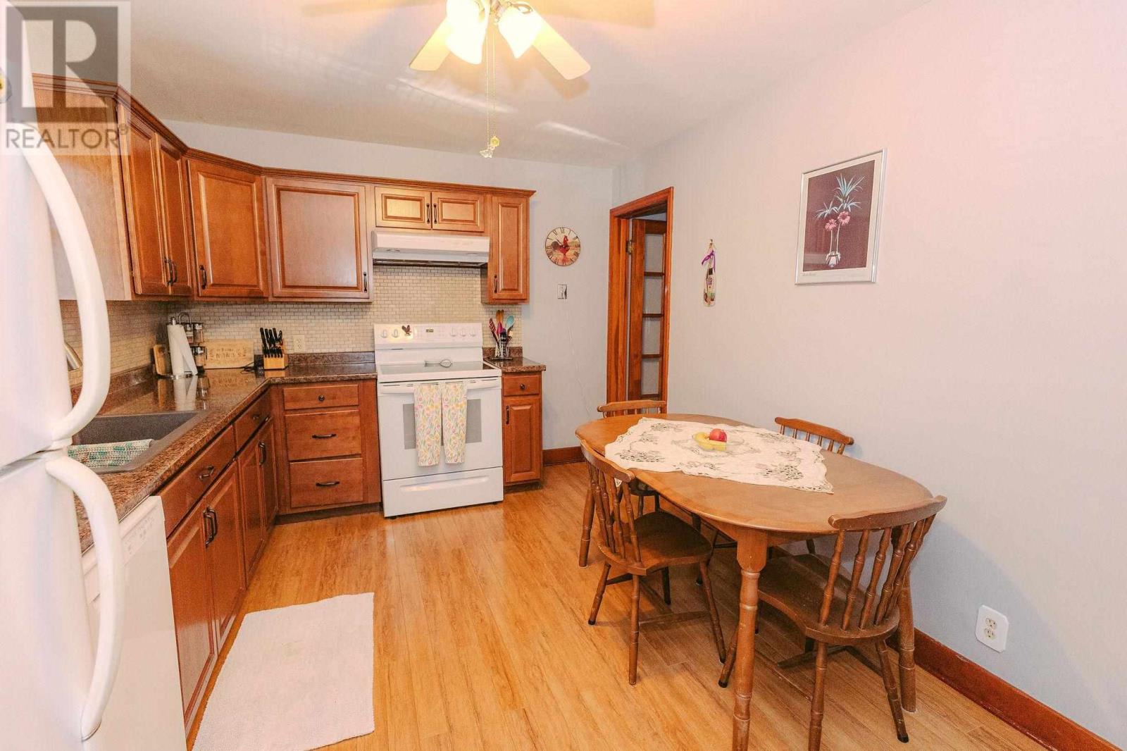348 Pine ST - 20