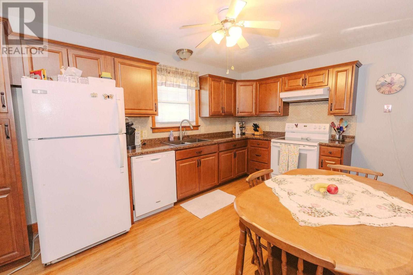 348 Pine ST - 21
