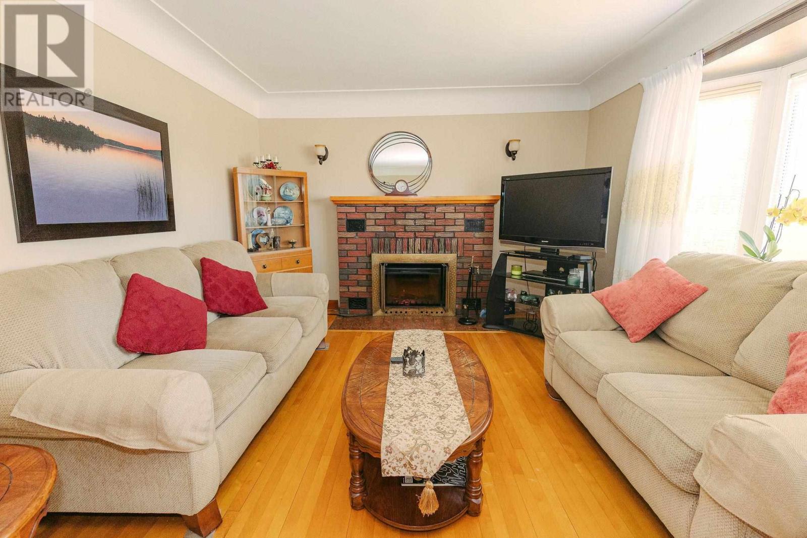 348 Pine ST - 12