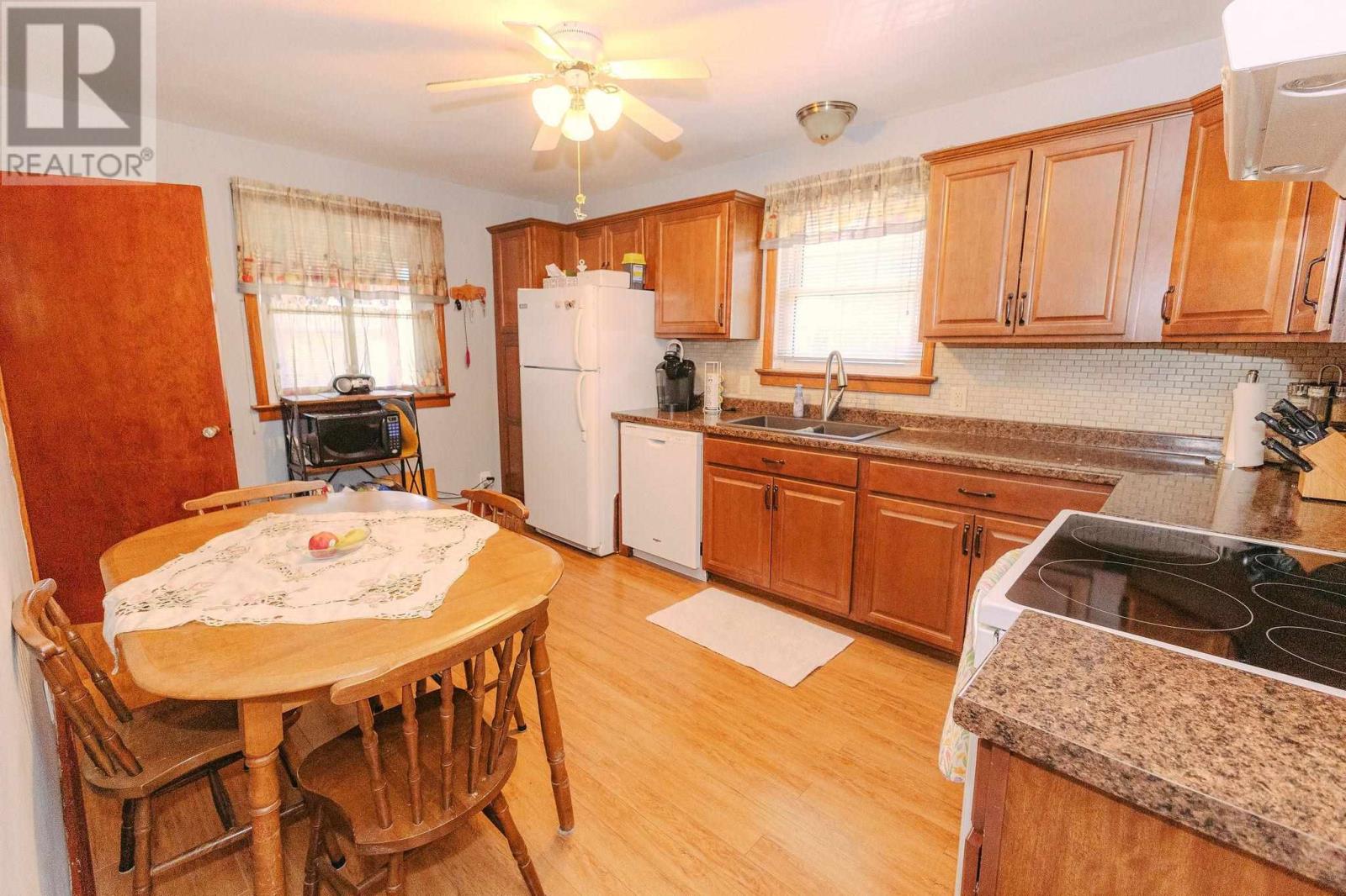 348 Pine ST - 23