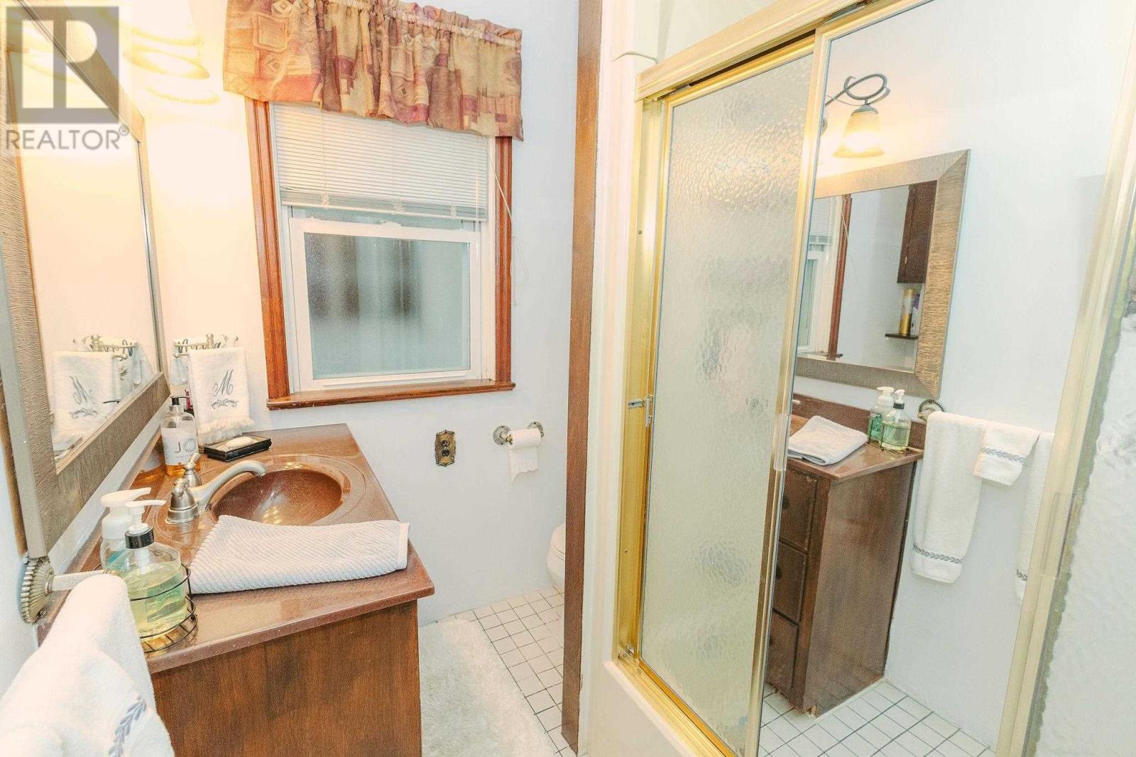 348 Pine ST - 31