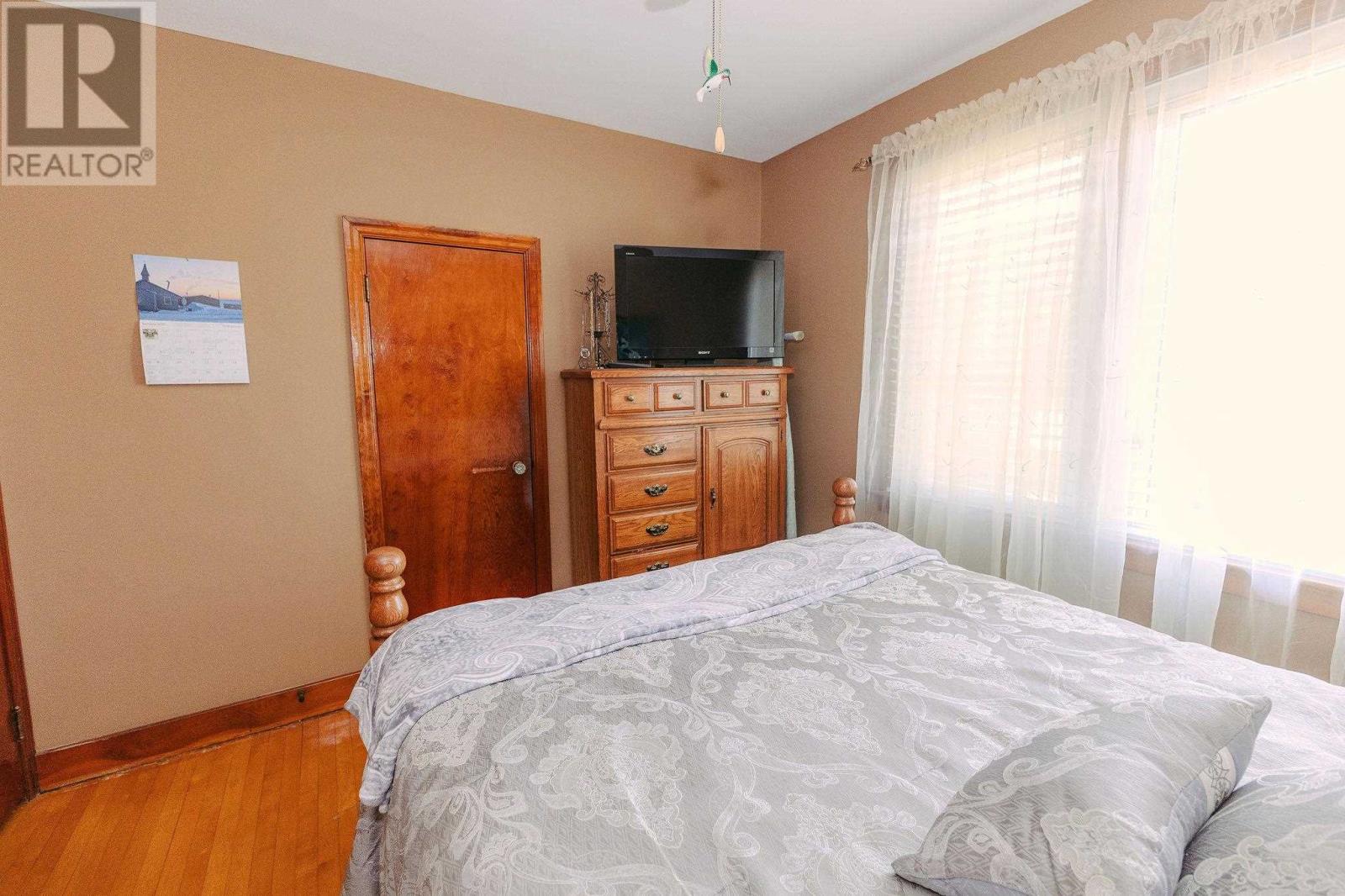 348 Pine ST - 26