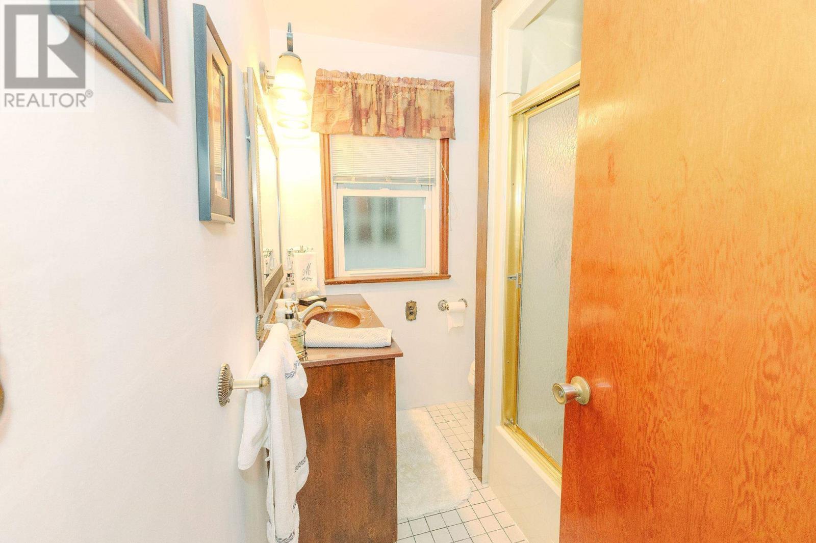 348 Pine ST - 30