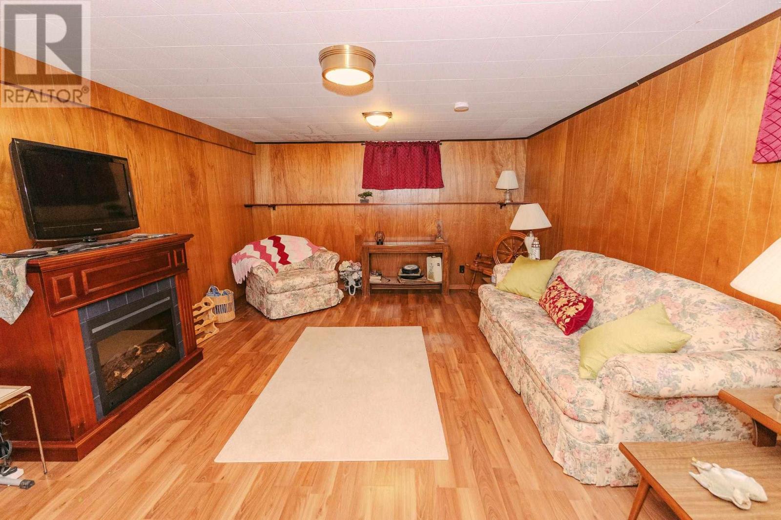 348 Pine ST - 35