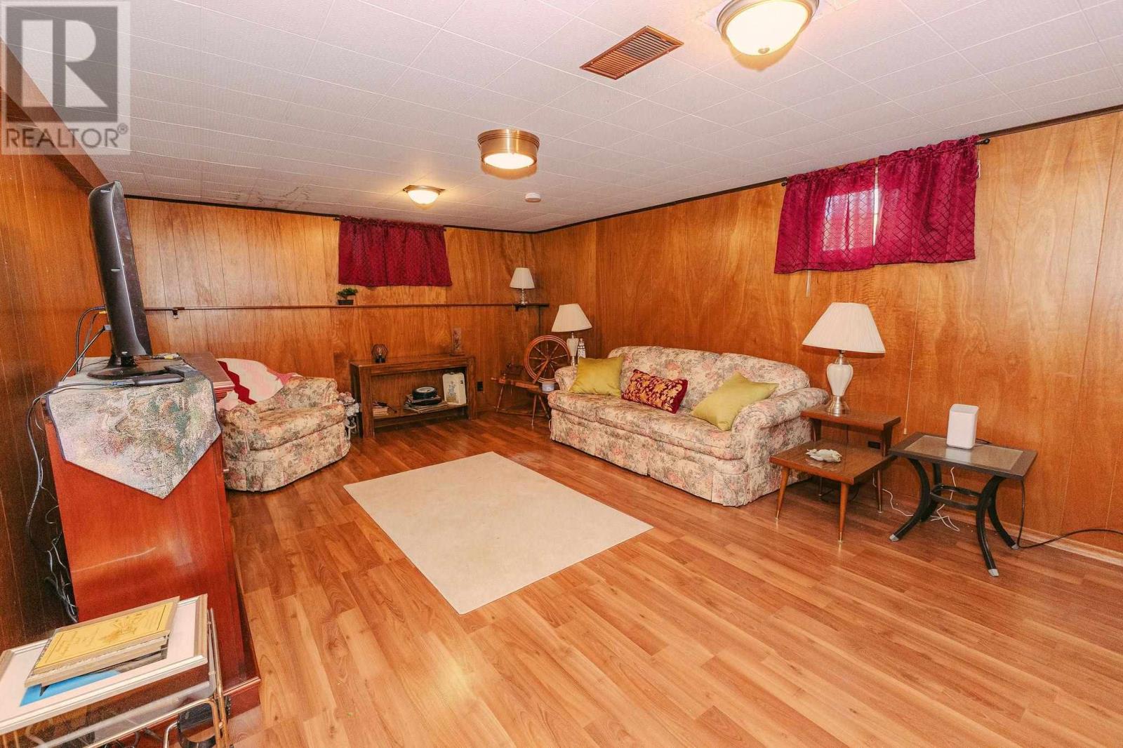 348 Pine ST - 34