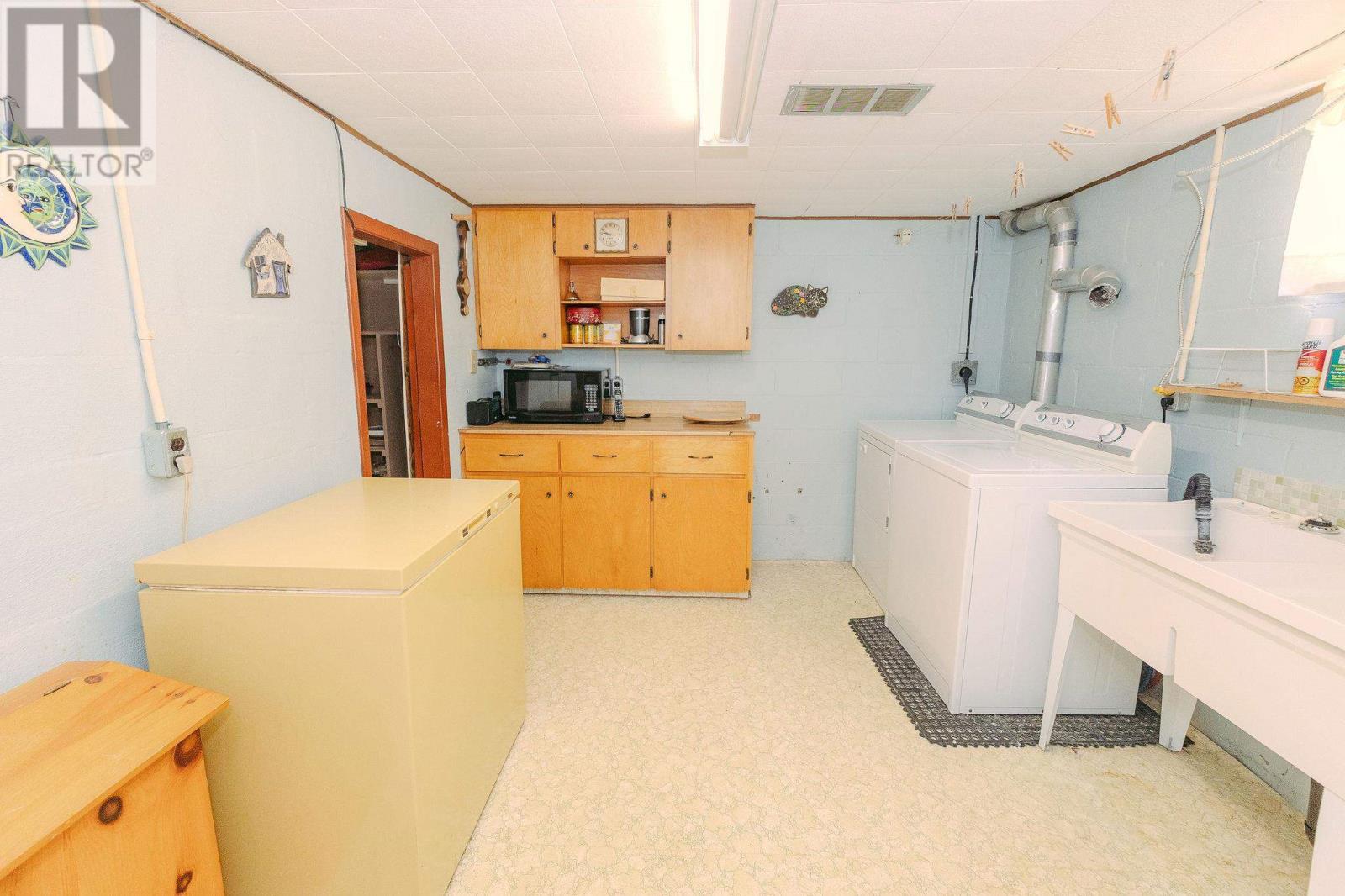 348 Pine ST - 39
