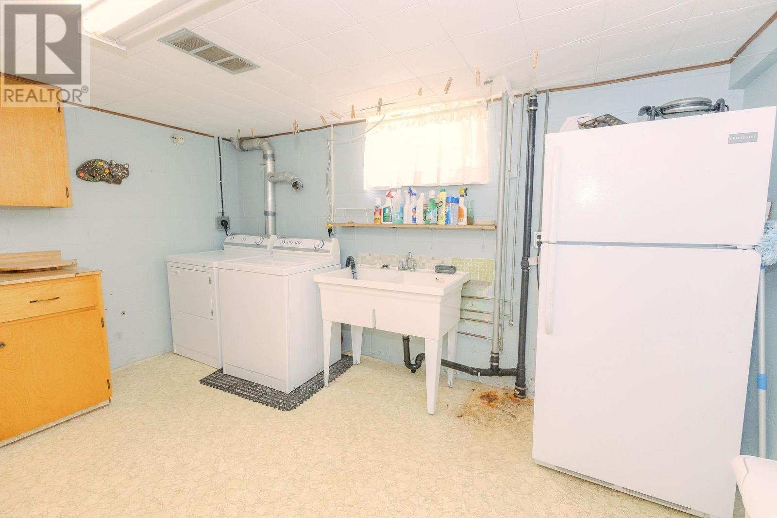 348 Pine ST - 40
