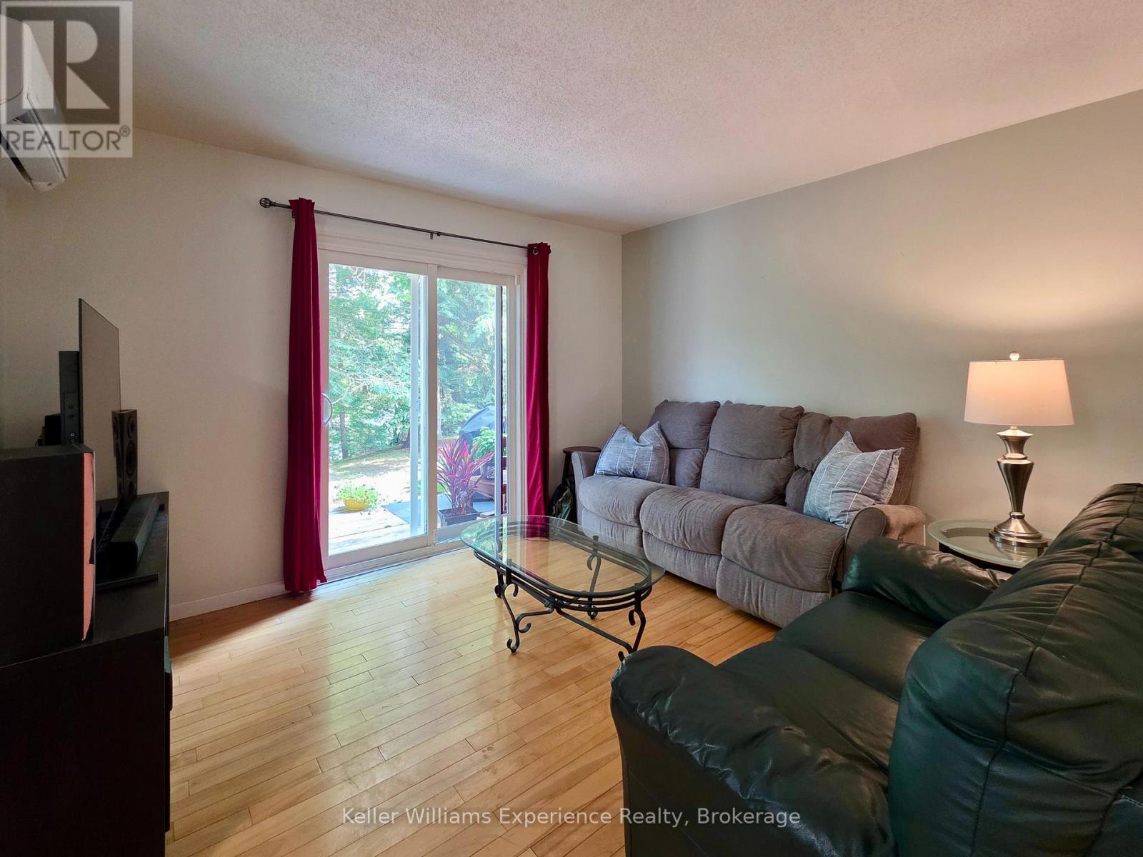 #10 49 SOUTHBANK DRIVE - 13