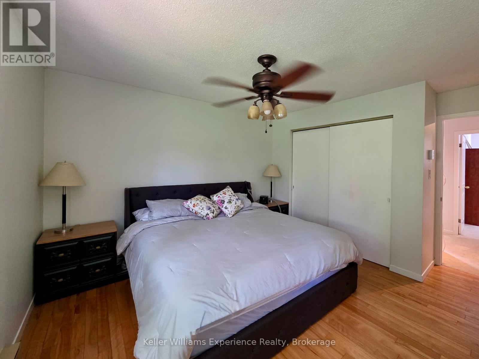 #10 49 SOUTHBANK DRIVE - 17