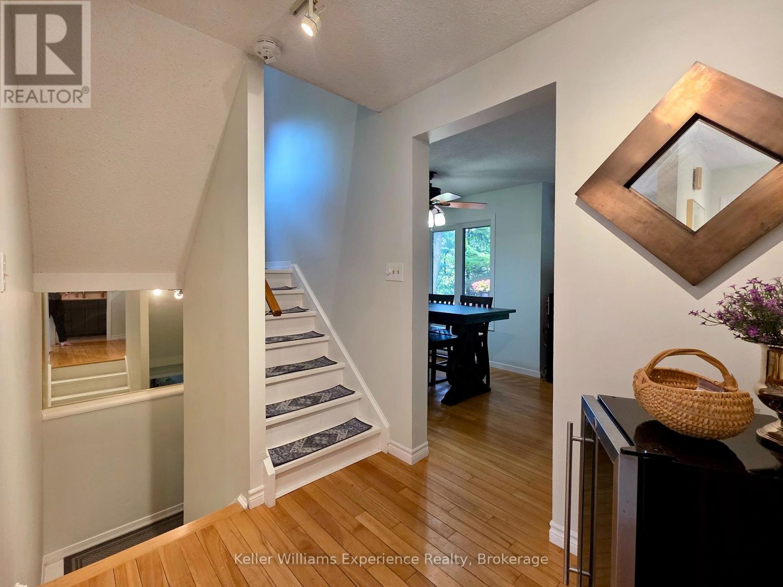 #10 49 SOUTHBANK DRIVE - 6