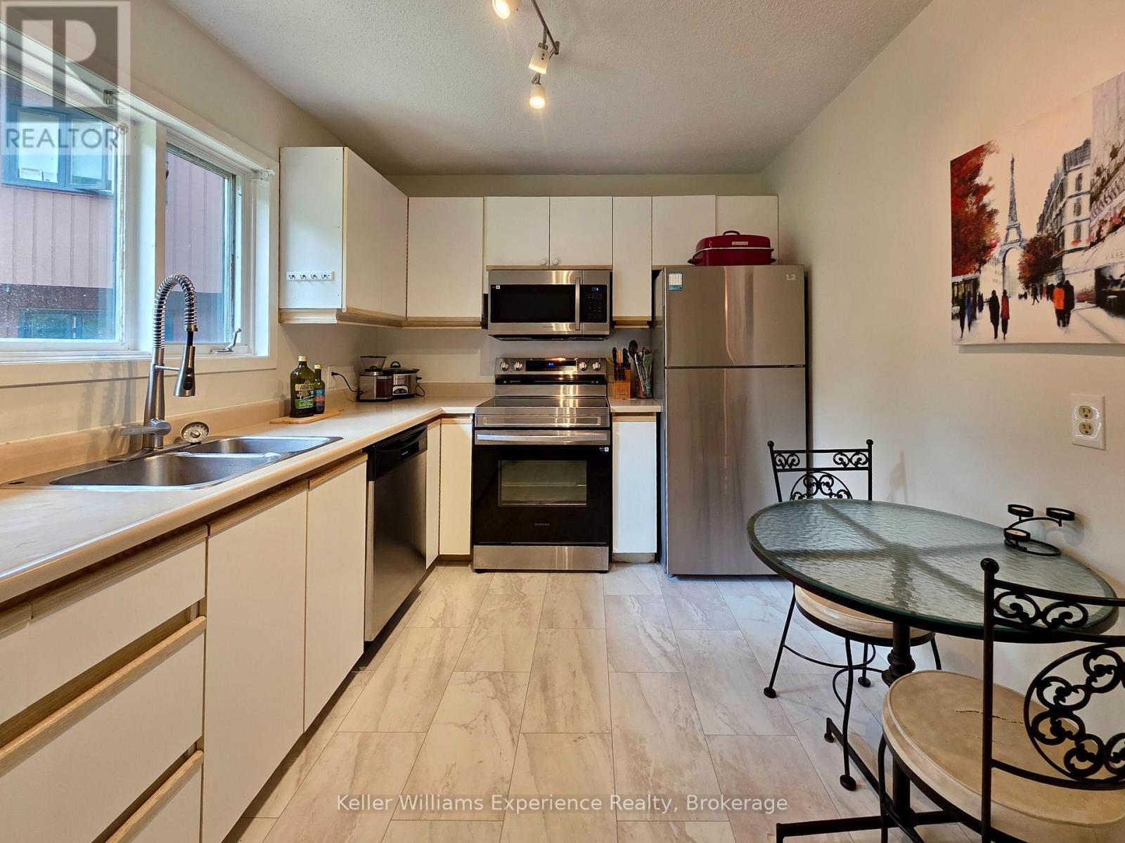 #10 49 SOUTHBANK DRIVE - 8